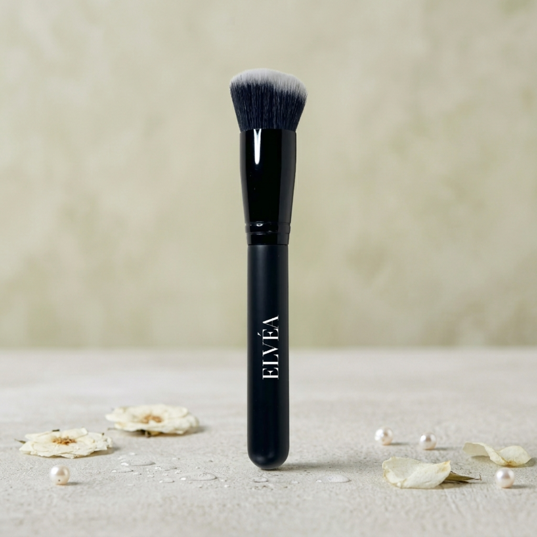 Stipple &amp; Blend Foundation Brush