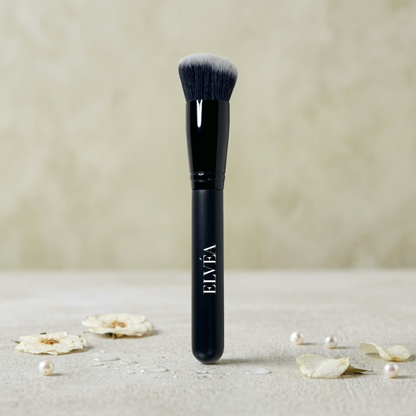 Stipple &amp; Blend Foundation Brush